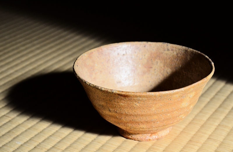 那波鳳翔 作 播州相生焼 黄伊羅保茶碗 of 茶の湯 墨東清友館 茶道具 【期間限定特価】 高麗茶碗 C203 1F14D 那波鳳翔作 伊羅保茶碗 茶道具 陶芸
